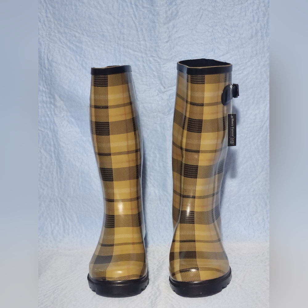 NWT HENRY FERRERA Women's Plaid Rain Boots  Stylish rain boots. Size 9.